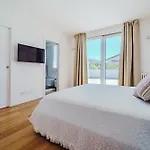 Esclusiva Con Piscina Privata A Mondello *