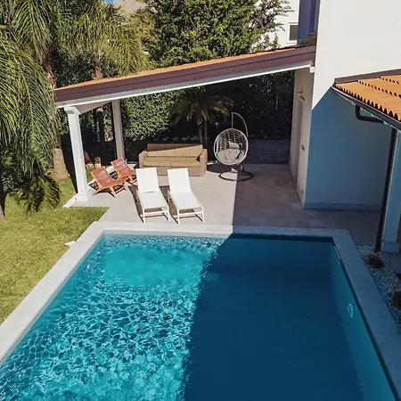 Esclusiva Con Piscina Privata A Mondello *
