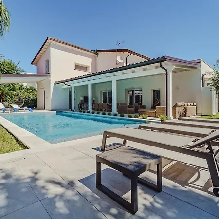 Esclusiva Con Piscina Privata A Mondello ヴィラ パレルモ